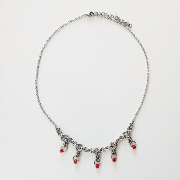 Gothic medieval red chain mail necklace with a small silver chain - Picture 3 of 6